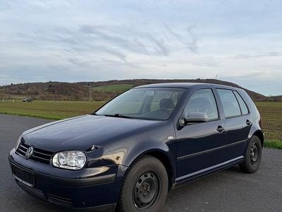 Blau Gebraucht 2002 VW Golf IV Edition Kleinwagen | 1.350 € (Fairer Preis)