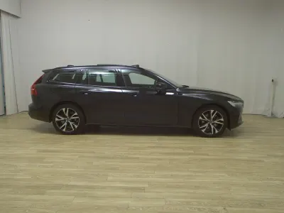 Gebraucht Volvo V60 Plus 197 PS (144 kW) 2023 Schwarz Kombi