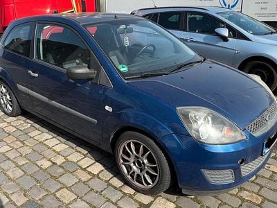 Gebraucht Ford Fiesta 80 PS (58 kW) 2007 Blau Kleinwagen