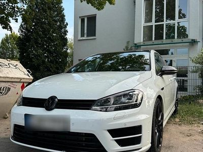 Weiß Gebraucht 2015 VW Golf VII R Limousine | 19.900 €