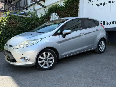 Gebraucht Ford Fiesta Ghia 97 PS (71 kW) 2009 Silber Limousine