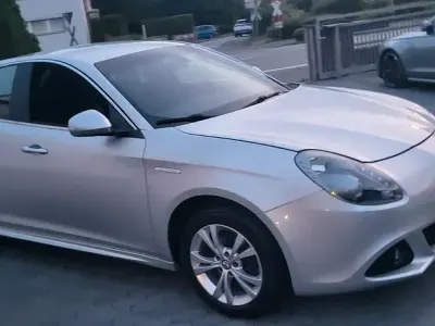 Gebraucht Alfa Romeo Giulietta Turismo 120 PS (88 kW) 2011 Silber Kleinwagen