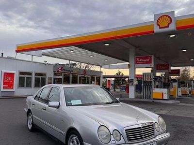 Second-hand Mercedes E240 Avantgarde 170 CP (125 kW) 1999 Gri Berlinǎ