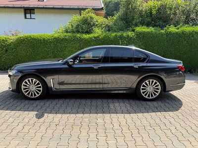 Grau Gebraucht 2019 BMW 750 Limousine | 52.000 € (Etwas zu teuer)