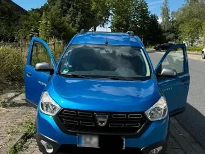 Gebraucht Dacia Dokker Stepway 131 PS (96 kW) 2020 Blau Van / Kleinbus