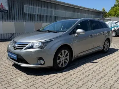 Gebraucht Toyota Avensis Executive 150 PS (110 kW) 2013 Grau Kombi
