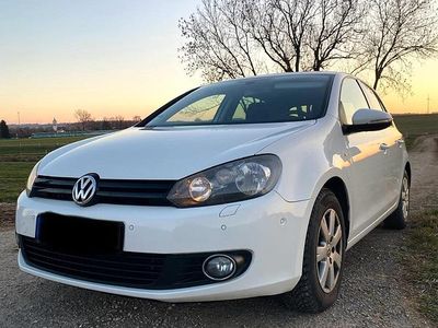 Gebraucht VW Golf VII 122 PS (89 kW) 2012 Weiß Limousine