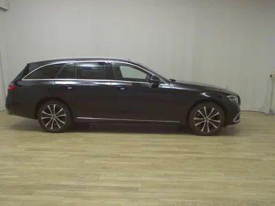 Używany Mercedes E220 Avantgarde 220 KM (161 kW) 2023 Czarny Kombi
