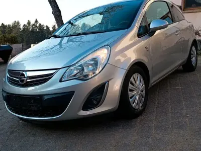Gebraucht Opel Corsa Color Edition 69 PS (50 kW) 2012 Silber Kleinwagen