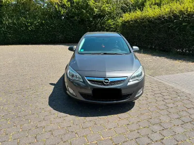 Gebraucht Opel Astra 100 PS (73 kW) 2011 Grau Kombi