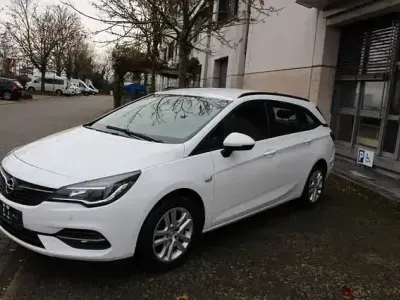 Używany Opel Astra Edition 145 KM (106 kW) 2020 Biały Kombi