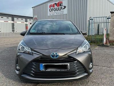 Gebraucht Toyota Yaris Hybrid Style 101 PS (74 kW) 2020 Grau Limousine