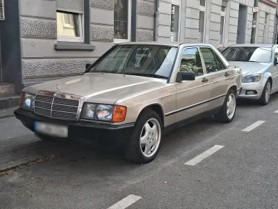 Gebraucht Mercedes 190 118 PS (86 kW) 1986 Gold Limousine