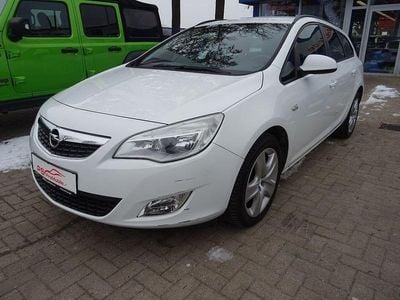 Gebraucht Opel Astra Edition 101 PS (74 kW) 2011 Weiß Kombi