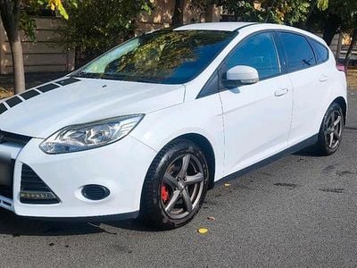 Gebraucht Ford Focus 125 PS (91 kW) 2014 Weiß Limousine
