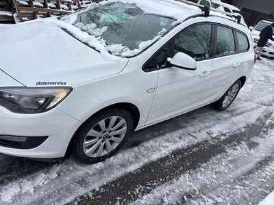 Schneeweiss/summitwhite/arctic Gebraucht 2011 Opel Astra Design Edition Kombi | 1.600 € (Superpreis)