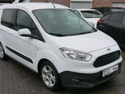 Gebraucht Ford Tourneo Courier 101 PS (74 kW) 2018 Weiß Van / Kleinbus