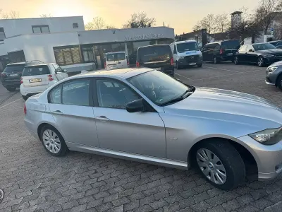 Gebraucht BMW 318 143 PS (105 kW) 2010 Silber Limousine