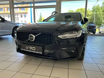 Gebraucht Volvo V90 Ultimate 197 PS (144 kW) 2022 Onyx black / metallic Kombi