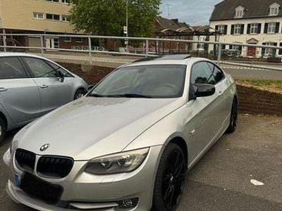 Gebraucht BMW 320 184 PS (135 kW) 2010 Grau Coupé