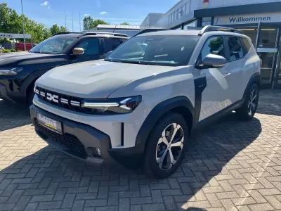 Używany Dacia Duster Journey 140 KM (102 kW) 2024 Beżowy SUV