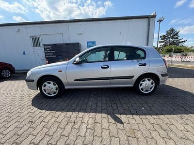 Gebraucht Nissan Almera 90 PS (66 kW) 2002 Silber Kleinwagen