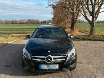 Gebraucht Mercedes A180 122 PS (89 kW) 2013 Schwarz Kleinwagen