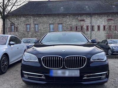 Second-hand BMW 730 211 CP (155 kW) 2014 Negru Berlinǎ