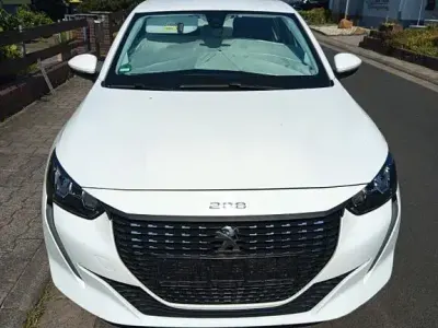Gebraucht Peugeot 208 Active 101 PS (74 kW) 2022 Weiß Kleinwagen