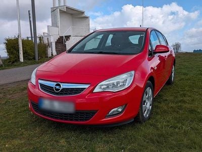 Gebraucht Opel Astra Edition 87 PS (63 kW) 2012 Rot Limousine