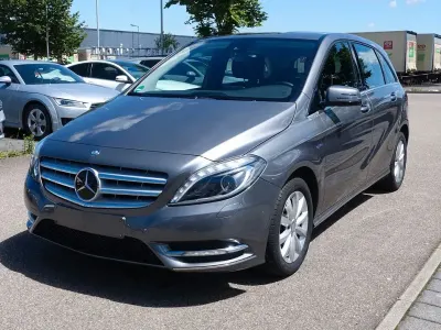 Gebraucht Mercedes B180 122 PS (89 kW) 2012 Grau Kleinwagen