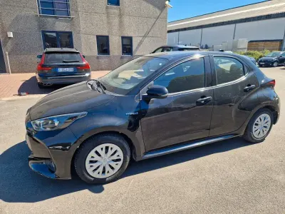 Gebraucht Toyota Yaris Hybrid Comfort 116 PS (85 kW) 2021 Schwarz Limousine