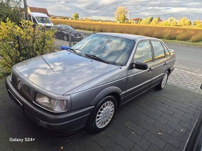 Gebraucht VW Passat 160 PS (117 kW) 1990 Grau Limousine