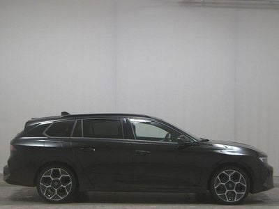 Lackierung schwarz perla nera/ Gebraucht 2024 Opel Astra Ultimate Kombi | 18.980 € (Guter Preis)