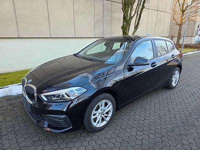 Schwarz ii Gebraucht 2022 BMW 118 Advantage Kleinwagen | 20.390 € (Fairer Preis)