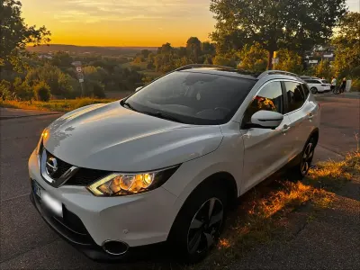 Gebraucht Nissan Qashqai 163 PS (119 kW) 2017 Weiß SUV