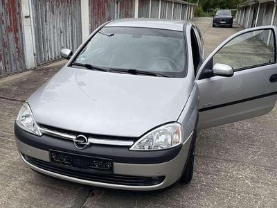 Silber Gebraucht 2003 Opel Corsa Elegance Limousine | 2.600 € (Etwas zu teuer)