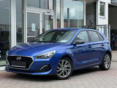 Gebraucht Hyundai i30 Passion Plus 140 PS (102 kW) 2018 Champion blue / met Limousine