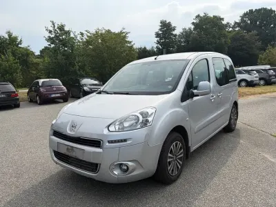 Gebraucht Peugeot TePee Active 92 PS (67 kW) 2015 Grau SUV