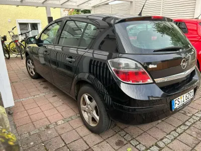 Gebraucht Opel Astra 90 PS (66 kW) 2009 Schwarz Limousine
