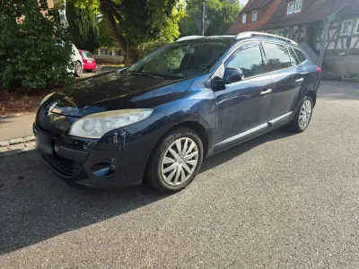 Gebraucht Renault Mégane GrandTour Dynamique 131 PS (96 kW) 2011 Blau Kombi