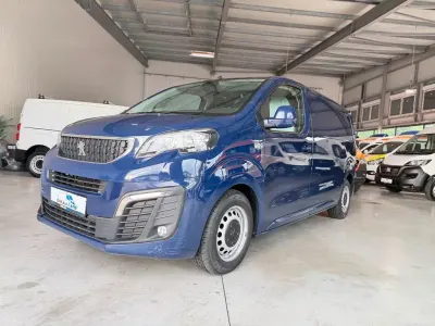 Gebraucht Peugeot Expert Premium 179 PS (131 kW) 2019 Farbe blau imperial/typ aussen Van