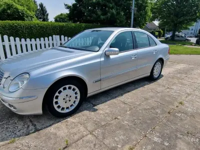 Gebraucht Mercedes E220 Elegance 150 PS (110 kW) 2004 Silber Limousine