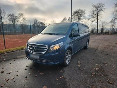 Gebraucht Mercedes V220 163 PS (119 kW) 2017 Blau Van / Kleinbus