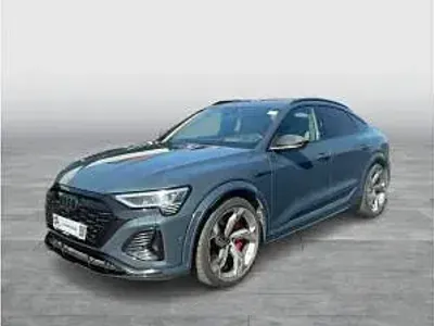 Gebraucht Audi SQ8 e-tron 369 kW (503 PS) 2024 Blau (plasmablau metallic) SUV