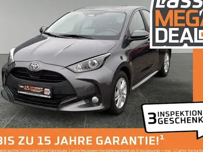 Gebraucht Toyota Yaris Hybrid Business Edition 116 PS (85 kW) 2025 Grau Limousine