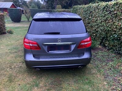 Grau Gebraucht 2012 Mercedes B200 Van / Kleinbus | 14.200 € (Fairer Preis)