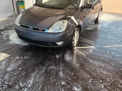 Gebraucht Ford Fiesta Ghia 101 PS (74 kW) 2002 Grau Kleinwagen
