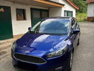 Gebraucht Ford Focus 120 PS (88 kW) 2018 Blau Kombi