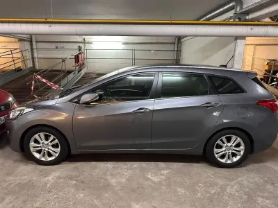 Gebraucht Hyundai i30 Style 135 PS (99 kW) 2012 Silber Kombi